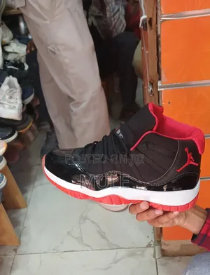 Air Jordan 11 Red – Excellent Condition – Size 40