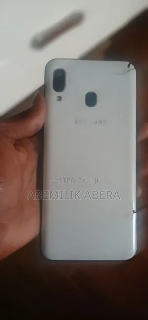 Samsung Galaxy A30 64 GB White