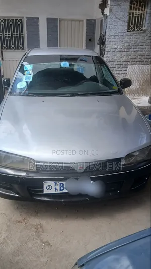 Mitsubishi Mirage 2000 Gray