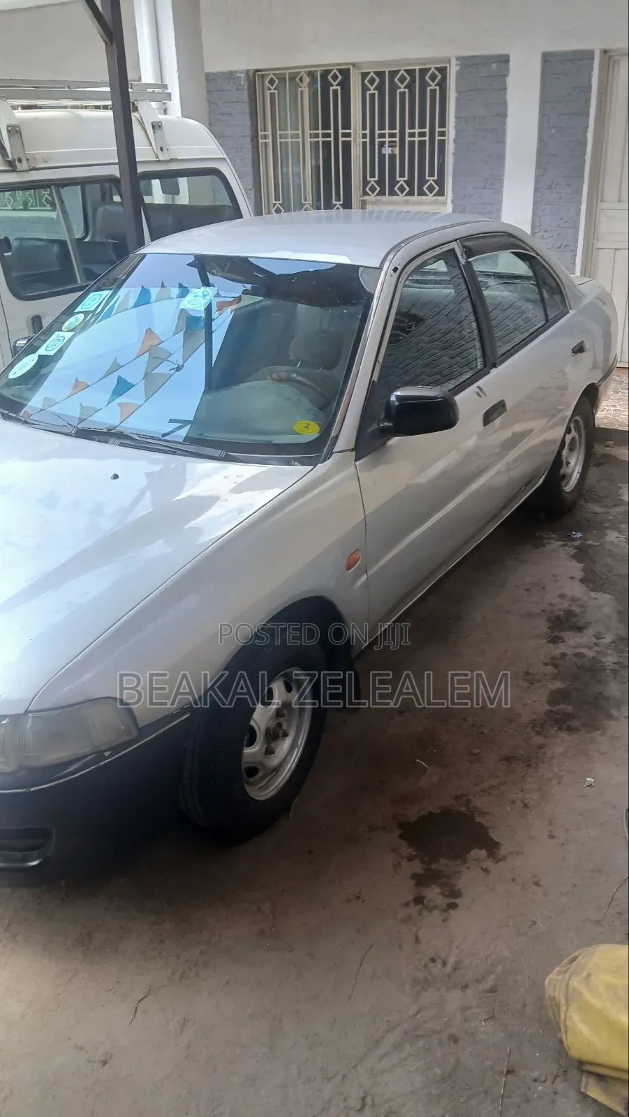 Mitsubishi Mirage 2000 Gray