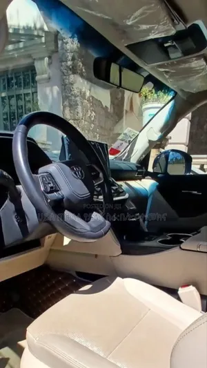 Toyota Land Cruiser 2022 Maroon