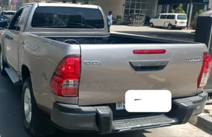 Toyota Hilux 2020 Maroon