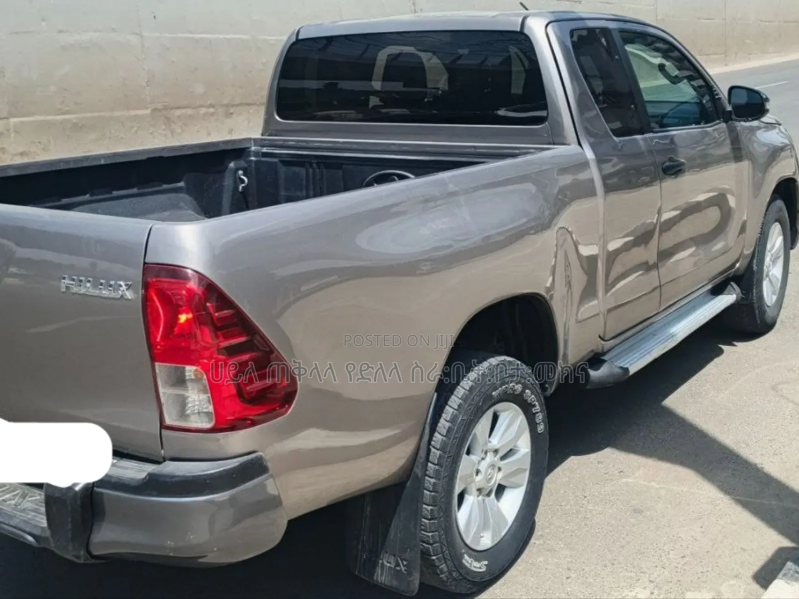 Toyota Hilux 2020 Maroon