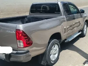 Toyota Hilux 2020 Maroon