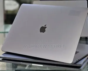 New Laptop Apple MacBook Pro 2017 16GB Intel Core i7 SSD 512GB