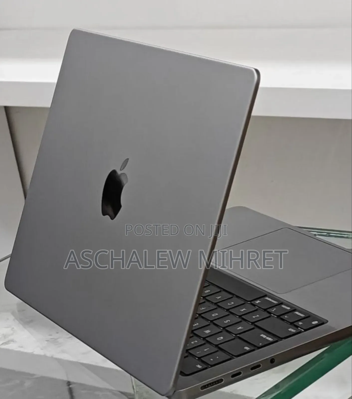 New Laptop Apple MacBook Pro 2023 M3 14-inch 8GB Apple M1 Pro SSD 512GB