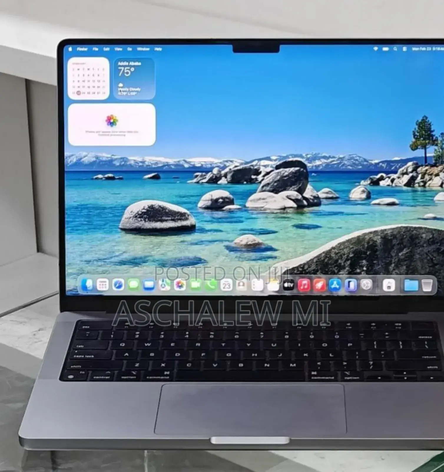 New Laptop Apple MacBook Pro 2023 M3 14-inch 8GB Apple M1 Pro SSD 512GB