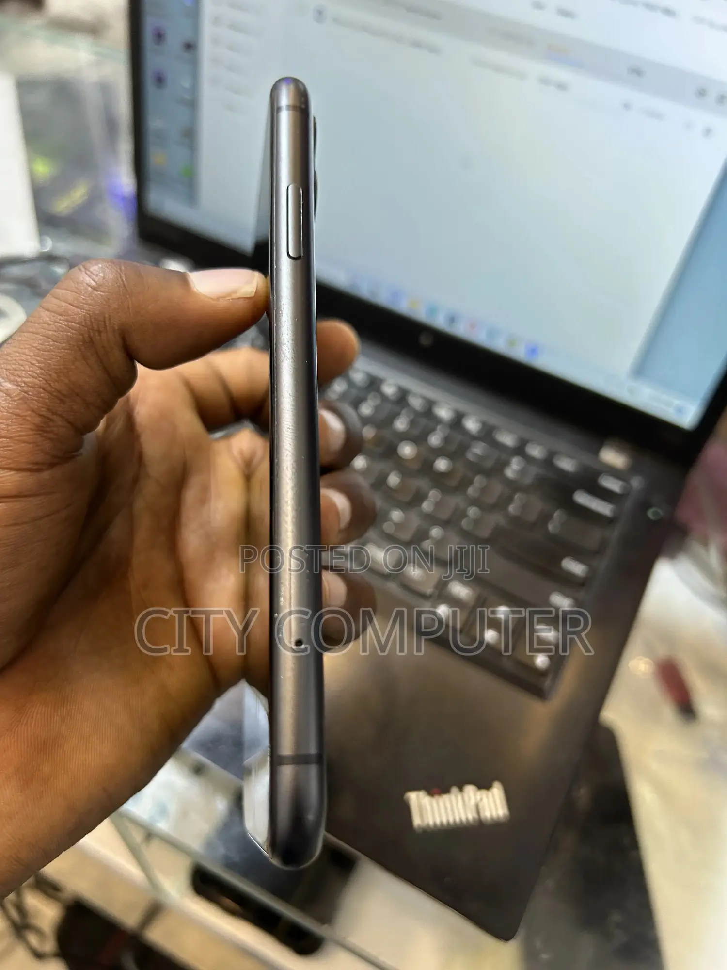 New Apple iPhone 11 64 GB Black