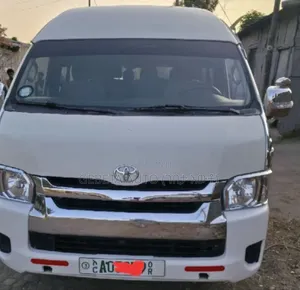 Toyota HiAce 2022