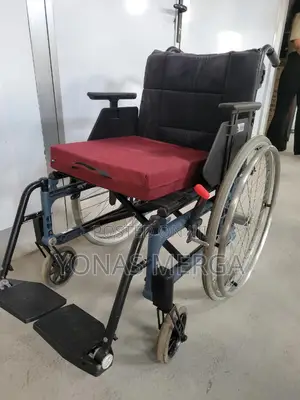 European Wheelchair畏啓safety: Equipped With Push-to-Lock Wheel