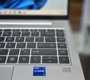 New Laptop HP EliteBook 640 G9 8GB Intel Core i7 SSD 512GB