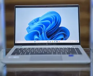 New Laptop HP EliteBook 640 G9 8GB Intel Core i7 SSD 512GB
