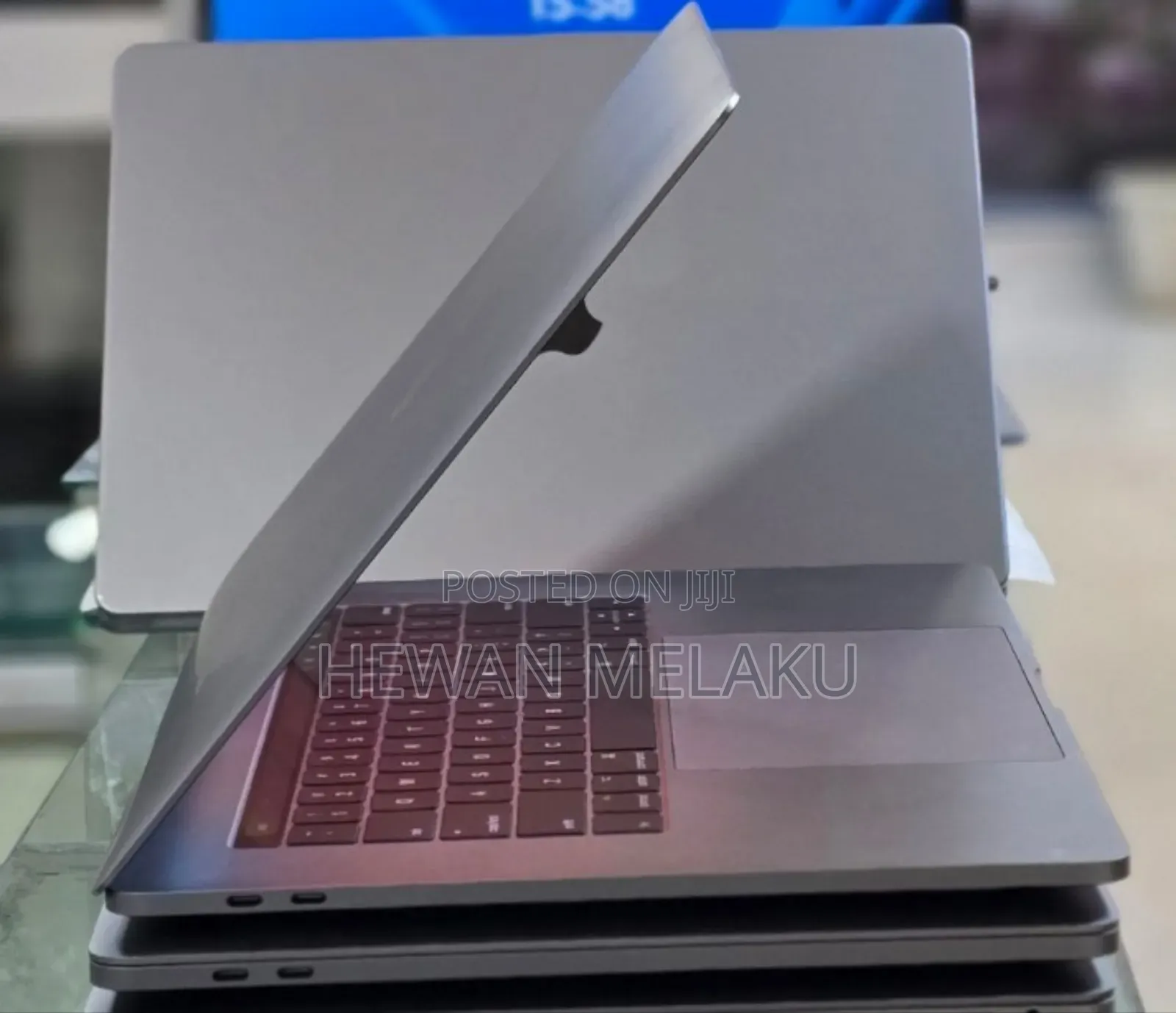 New Laptop Apple MacBook Pro 2017 16GB Intel Core i7 SSD 512GB