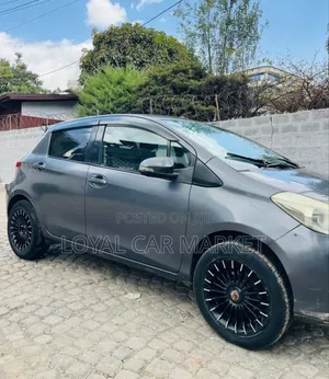 Toyota Yaris 2011 Gray