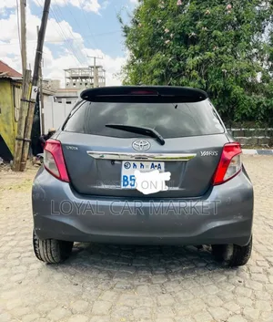 Toyota Yaris 2011 Gray