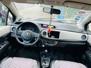 Toyota Yaris 2011 Gray