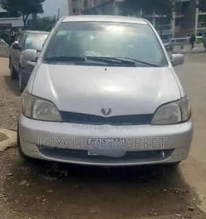 Toyota Platz 2001 Silver