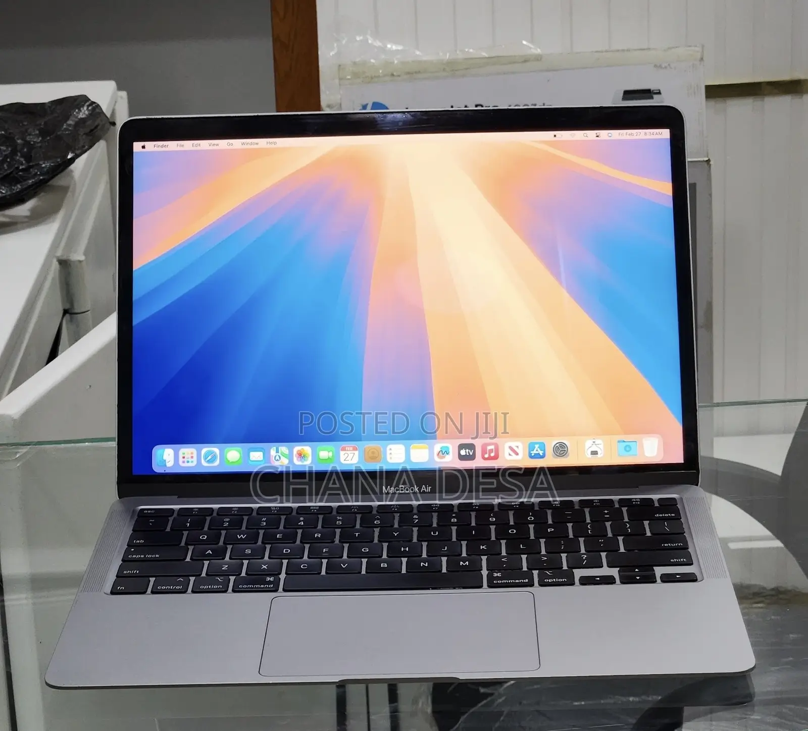 New Laptop Apple MacBook Air 2020 M1 8GB Intel Core 3 SSD 256GB