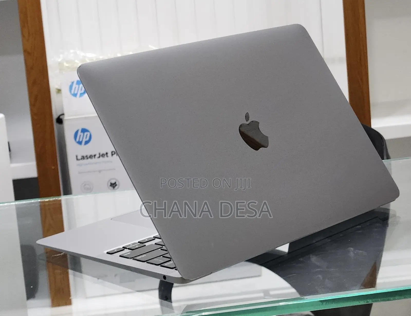 New Laptop Apple MacBook Air 2020 M1 8GB Intel Core 3 SSD 256GB