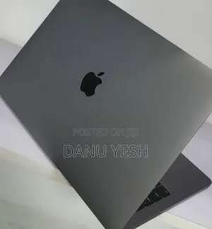 New Laptop Apple MacBook Pro 2017 8GB Intel Core i5 SSD 256GB