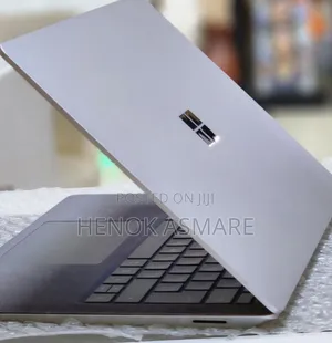New Laptop Microsoft Surface 8GB Intel Core i5 SSD 512GB