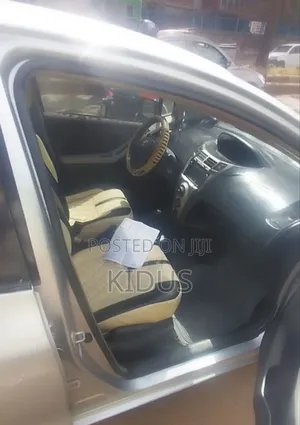 Toyota Yaris 2010 Silver