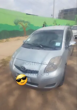 Toyota Yaris 2010 Silver