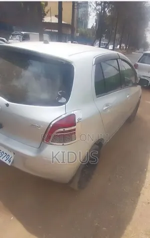 Toyota Yaris 2010 Silver