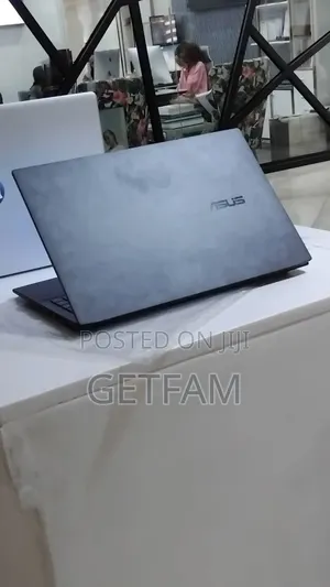 New Laptop Asus VivoBook 15 X505BA 16GB Intel Core i9 SSD 512GB