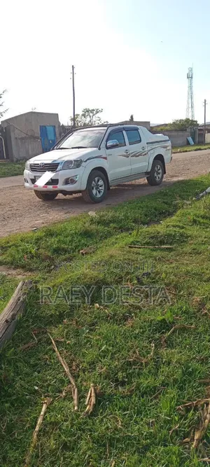 Toyota Hilux 2013 White