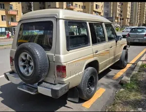 Mitsubishi Pajero 1990 Gold