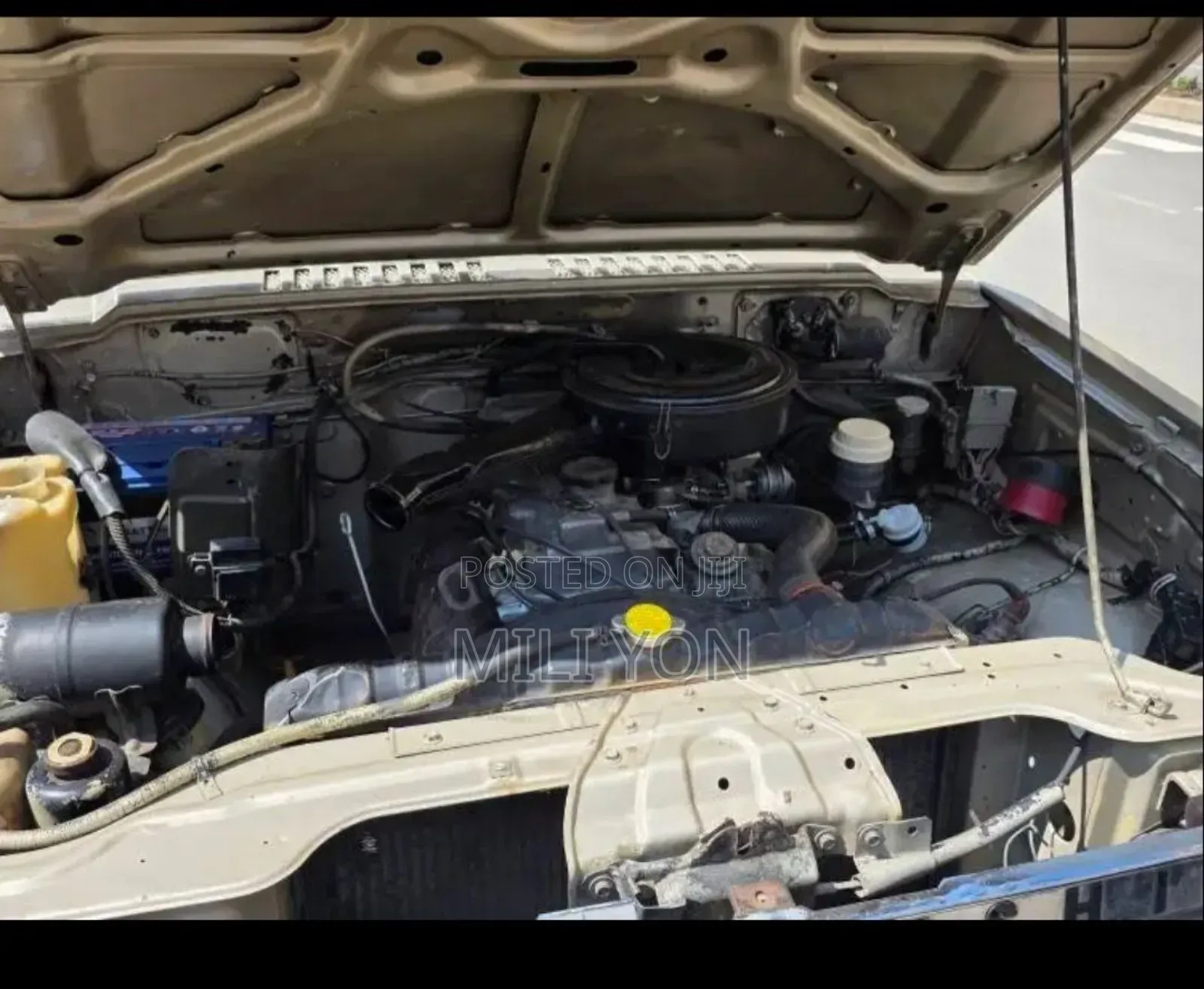 Mitsubishi Pajero 1990 Gold