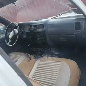 Toyota Hilux 2004 White