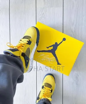 Jordan 4 Retro Yellow Black High Master Quality Smooth Shoes for Man