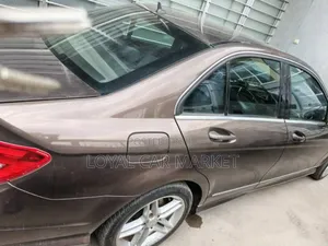Mercedes-Benz C180 2012 Brown