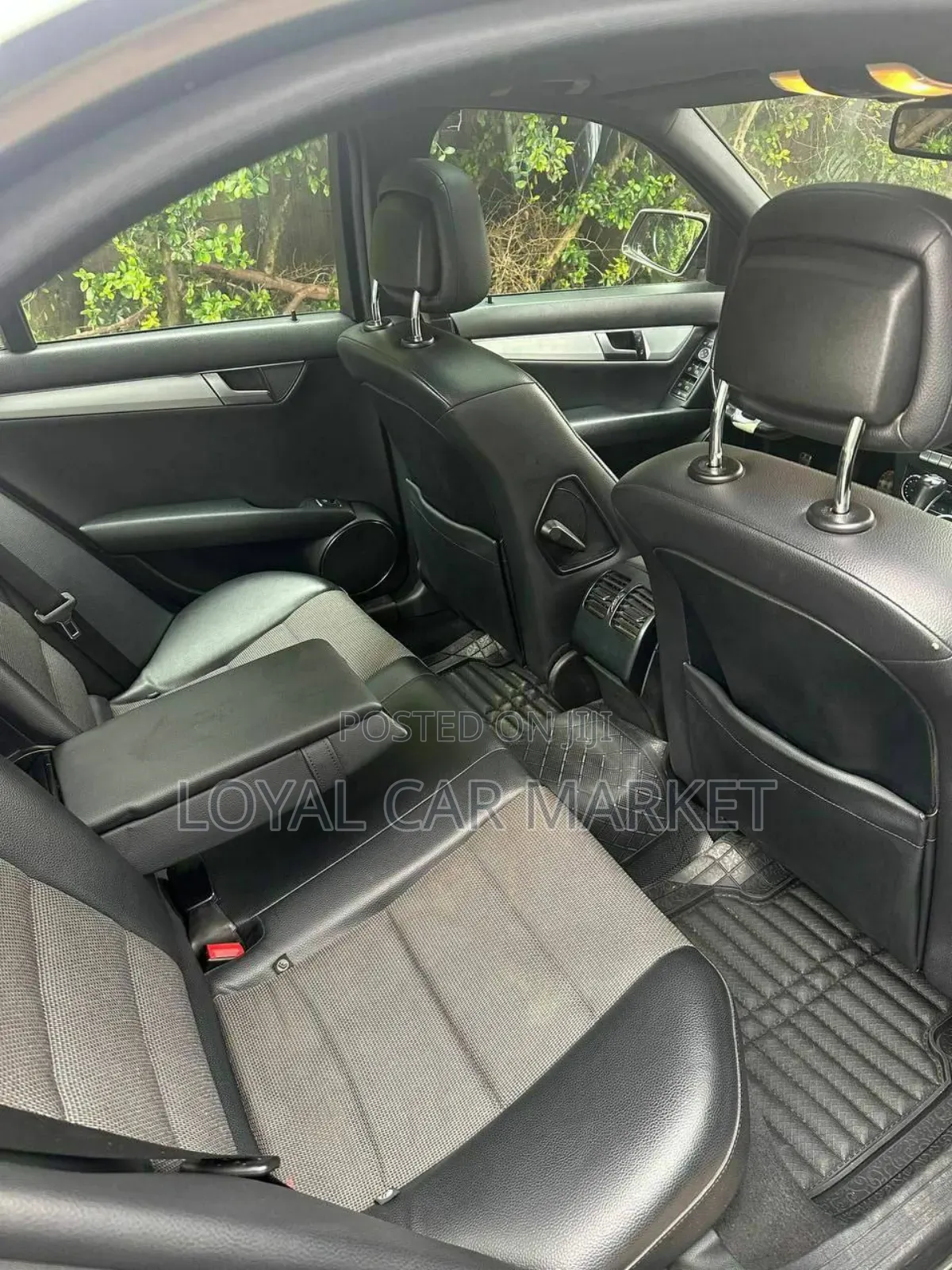 Mercedes-Benz C180 2012 Brown