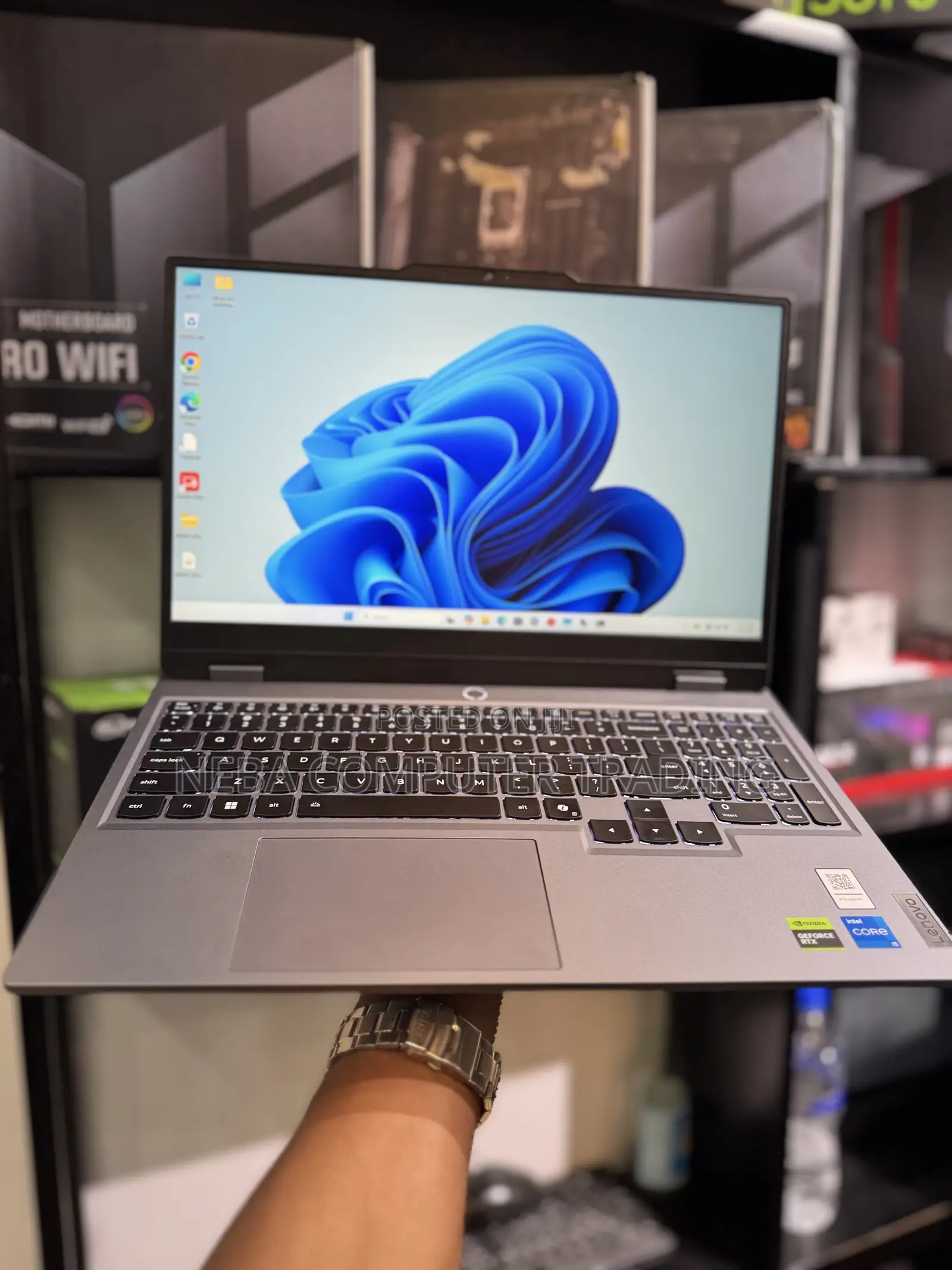 New Laptop Lenovo LOQ 15AHP10 16GB Intel Core i5 SSD 512GB