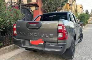 Toyota Hilux 2022 Gray