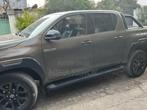 Toyota Hilux 2022 Gray
