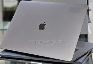 New Laptop Apple MacBook Pro 2017 16GB Intel Core i7 SSD 512GB