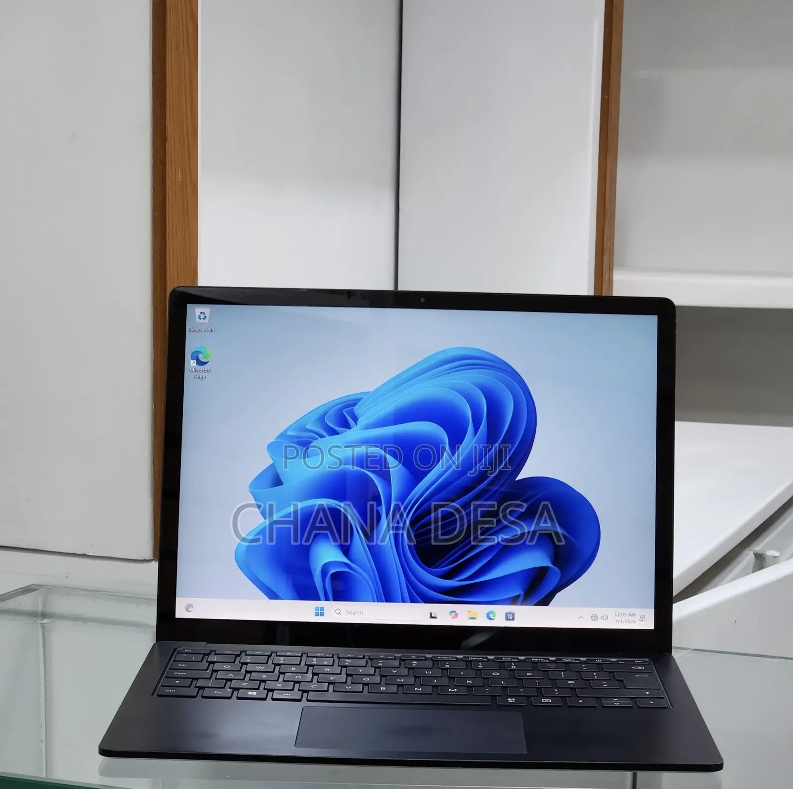 New Laptop Microsoft Surface Laptop SE 16GB Intel Core i7 SSD 512GB