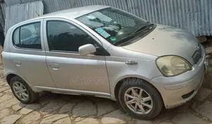 Toyota Vitz 2004 Silver