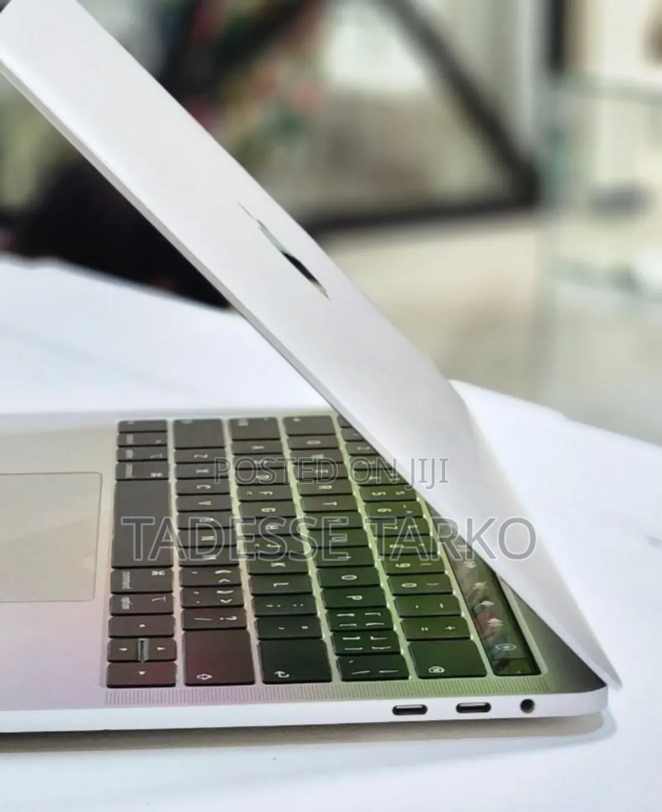 New Laptop Apple MacBook Pro 2018 8GB Intel Core i5 SSD 256GB