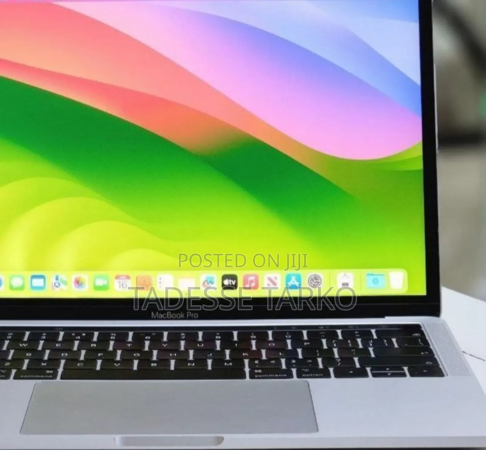 New Laptop Apple MacBook Pro 2018 8GB Intel Core i5 SSD 256GB