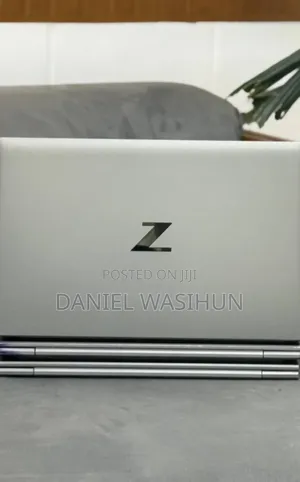 New Laptop HP ZBook Firefly G8 16GB Intel Core i7 SSD 512GB