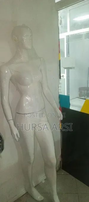 Mannequin አሻንጉሊት