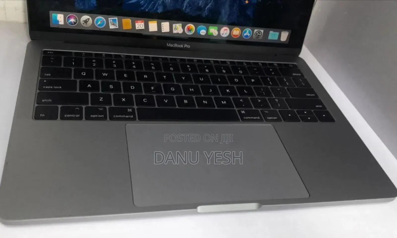 New Laptop Apple MacBook Pro 2017 8GB Intel Core i5 SSD 256GB