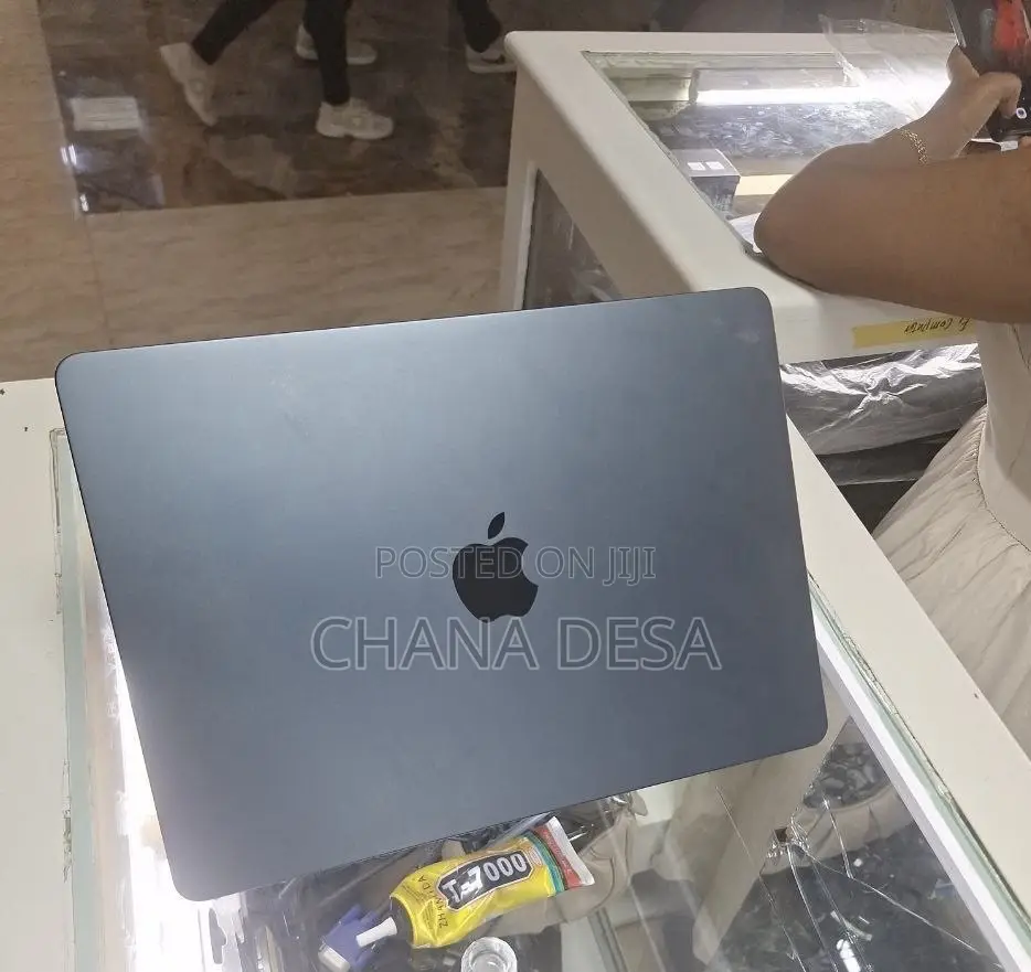 New Laptop Apple MacBook Air 2025 M4 13-inch 16GB Apple M4 SSD 256GB