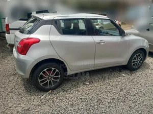 Suzuki Swift 2021 Silver