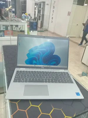 New Laptop Dell 16GB Intel Core i7 SSD 512GB